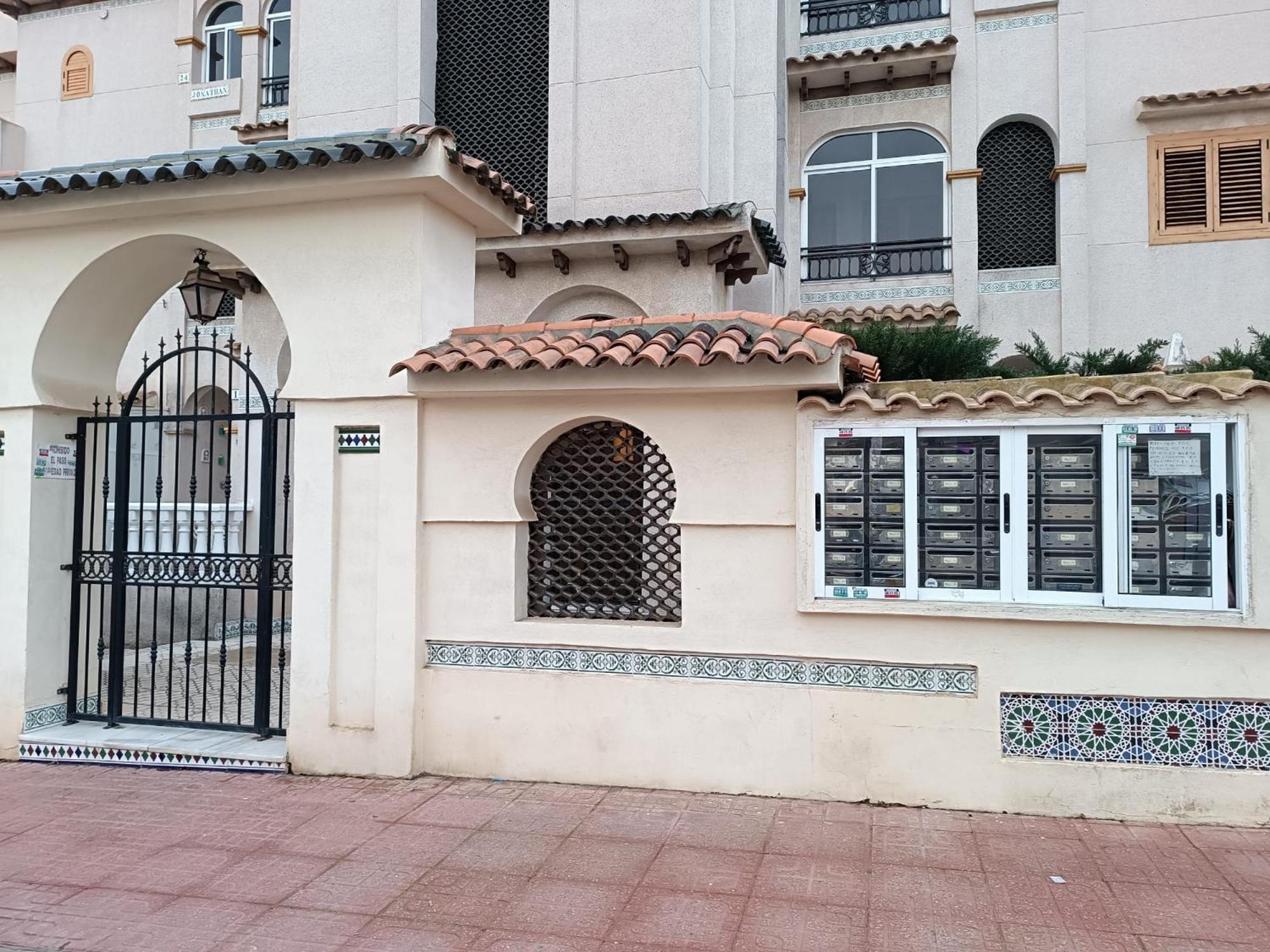 Residencia Alhambra Los Cisnes Torrevieja Dış mekan fotoğraf