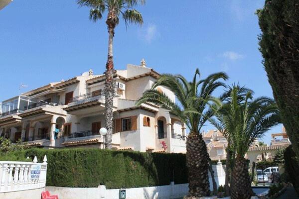 Residencia Alhambra Los Cisnes Torrevieja Dış mekan fotoğraf